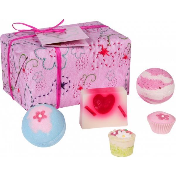 Set cadou Pretty in Pink, Bomb Cosmetics, bile de baie si sapun solid, 600 g Bomb Cosmetics imagine noua