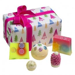 Set cadou o christmas tree, bomb cosmetics, bile de baie si sapun solid, 600 g