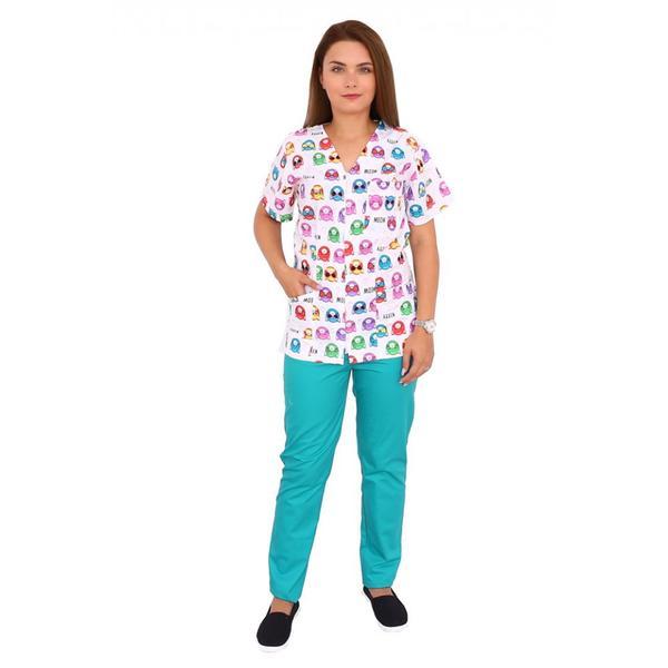 Costum medical imprimat kitty cu anchior in forma v si pantaloni verzi ,l intl