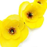 colier-cu-flori-galbene-statement-yellow-bloom-zia-fashion-3.jpg