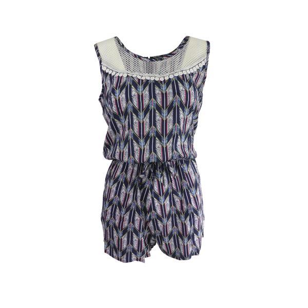 Salopeta scurta, floare, cu 2 buzunare, culoare albastru cu imprimeu multicolor de pene si elastic la talie, m-l