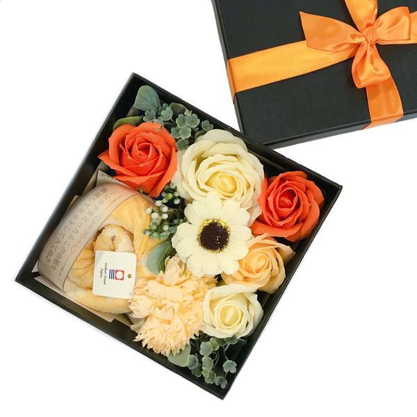 Set cadou prosop de maini galben si flori de sapun, Martisor, 8 Martie