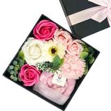 Set cadou prosop de maini roz si flori de sapun, Martisor, 8 Martie