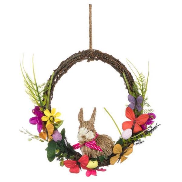Decoratiune suspendabila tip coronita pentru Paste si primavara, impodobita cu iepuras 3D, oua vopsite, flori multicolor, fluturasi, verdeata, 22 cm - Topi Toy