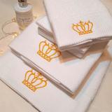set-4-prosoape-tip-hotelier-bumbac-100-70x140-cm-si-35x75-cm-albe-cu-broderie-aurie-5.jpg
