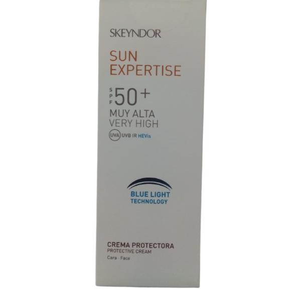 Crema Nuantatoare Solara cu SPF50 – Skeyndor Sun Expertise Tinted Protective Cream SPF50, 75 ml esteto.ro Creme de zi
