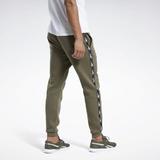 pantaloni-barbati-reebok-essentials-tape-gq4216-s-verde-4.jpg
