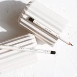 creion-bio-vegan-pentru-ochi-negru-dramatic-blacker-than-black-uoga-uoga-5g-4.jpg