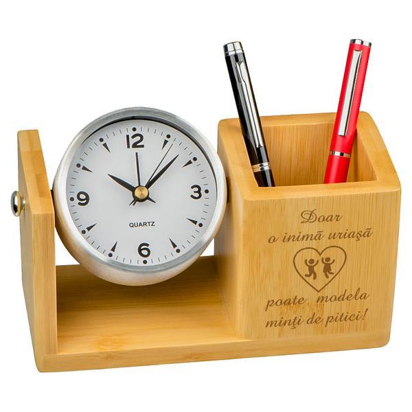 Ceas de birou din aluminiu si suport pentru pixuri, Piksel, din Bambus, cu mesaj personalizat
