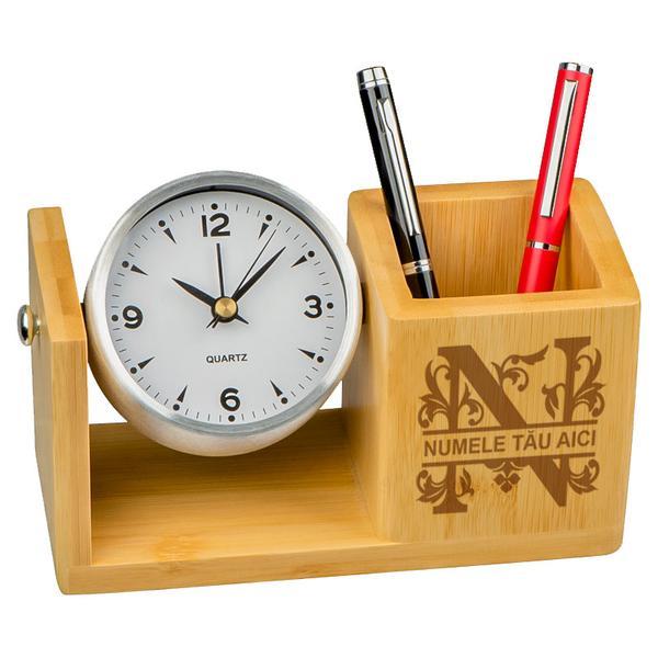 Ceas de birou din aluminiu si suport pentru pixuri, Piksel, din Bambus, cu nume personalizat Decoratiuni