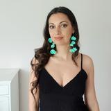 cercei-foarte-lungi-cu-flori-din-voal-verde-menta-11-cm-azaleea-zia-fashion-5.jpg