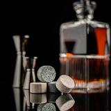 set-whisky-2-pahare-200ml-cu-6-cuburi-pietre-din-granit-pentru-whisky-edition-4.jpg