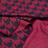 esarfa-fuxia-cu-satin-si-imprimeu-houndstooth-3.jpg