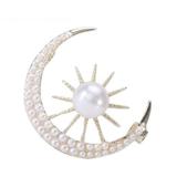Brosa Isla, cu montura aurie, in forma de semiluna, decorata cu perle - Colectia Universe of Pearls