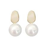 Cercei Jeanne, albi, cu montura aurie, decorati cu perle - Colectia Universe of Pearls