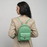 rucsac-verde-cu-accesoriu-metalic-3.jpg