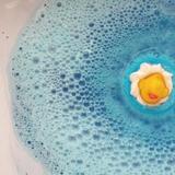 bila-baie-pool-party-cu-jucarie-bomb-cosmetics-160-g-2.jpg